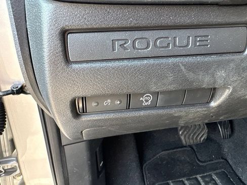 Used 2024 Nissan Rogue S FWD image 13