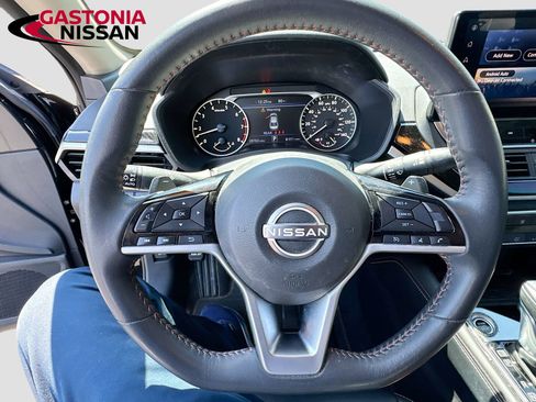 Used 2024 Nissan Altima 2.5 SR w/ SR Premium Package image 10