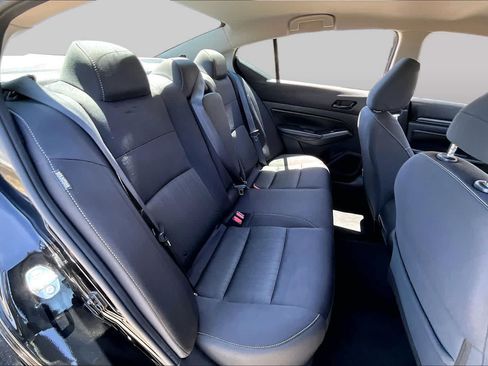 Used 2024 Nissan Altima 2.5 SV FWD image 19