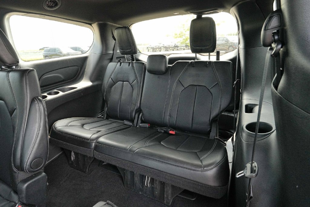 Used 2026 Chrysler Pacifica Select FWD image 21