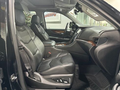 Used 2019 Cadillac Escalade ESV Premium Luxury AWD/4WD image 56