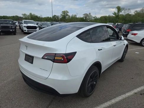 Used 2023 Tesla Model Y Long Range AWD/4WD image 2