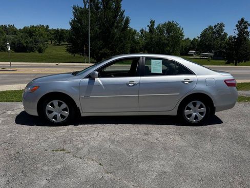 Used 2009 Toyota Camry SE FWD image 4