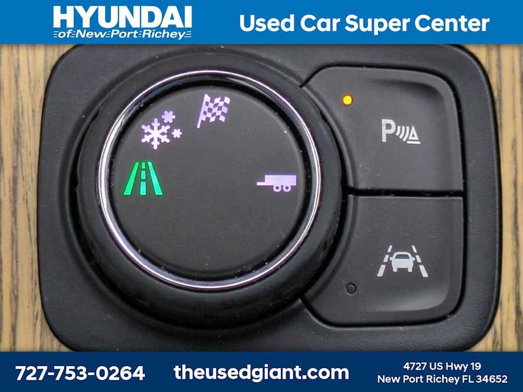 Used 2018 GMC Acadia Denali w/ Technology Package FWD image 29