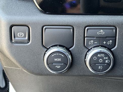 New 2026 GMC Sierra 1500 Elevation image 17