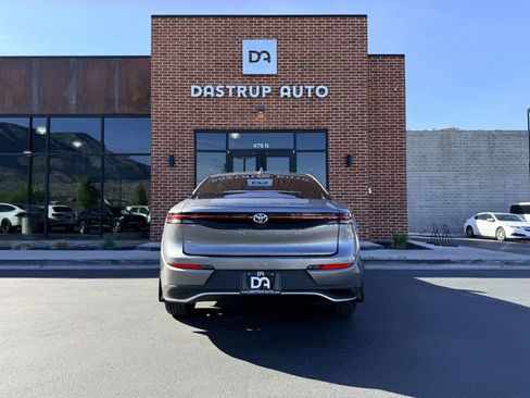 Used 2023 Toyota Crown XLE image 5