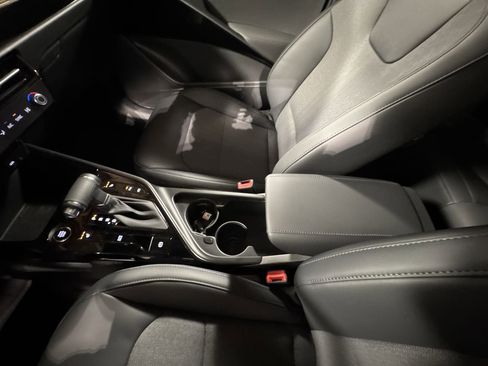 Certified 2025 Kia Niro EX image 25