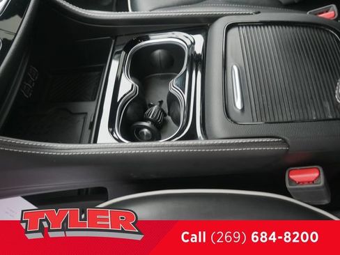 Used 2025 Chrysler Pacifica Limited FWD image 37