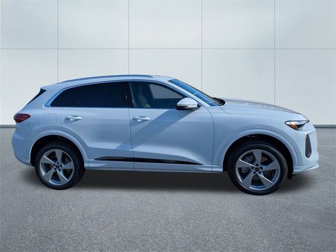 New 2025 Audi Q5 2.0T Premium Plus image 2