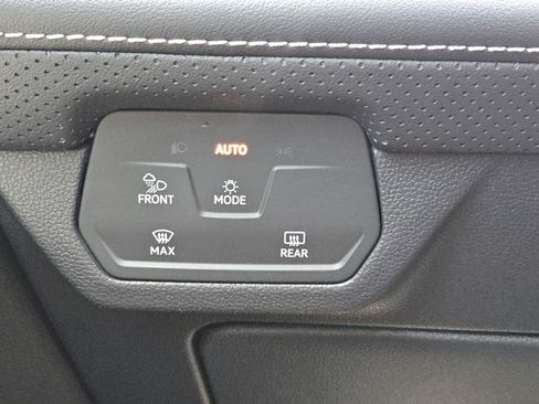 Used 2024 Volkswagen Atlas SE AWD/4WD image 19