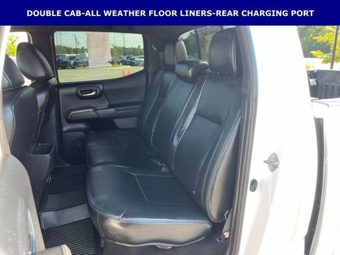 Used 2018 Toyota Tacoma TRD Sport AWD/4WD image 17