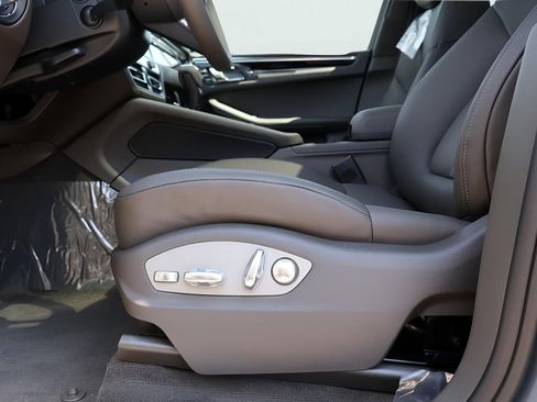 New 2025 Porsche Macan image 34