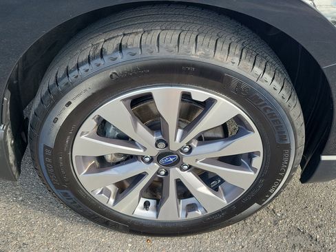 Used 2017 Subaru Outback 2.5i Touring AWD/4WD image 8