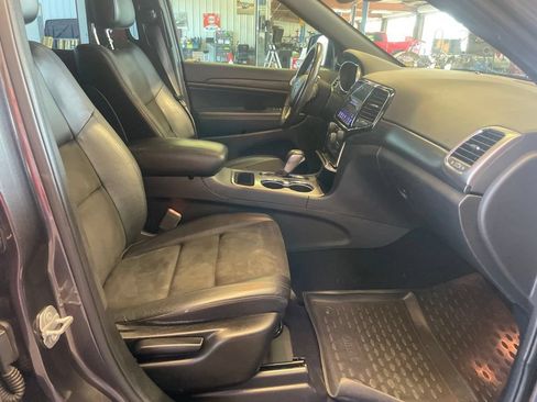 Used 2020 Jeep Grand Cherokee Altitude RWD image 16