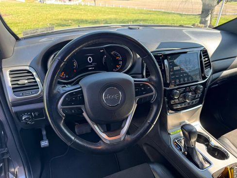 Used 2021 Jeep Grand Cherokee Laredo X image 13