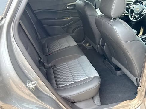 Used 2025 Chevrolet Trax LT w/ LT Convenience Package FWD image 15
