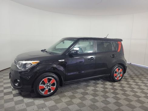 Used 2019 Kia Soul FWD image 2