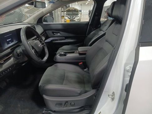 Used 2023 Nissan Ariya AWD image 12