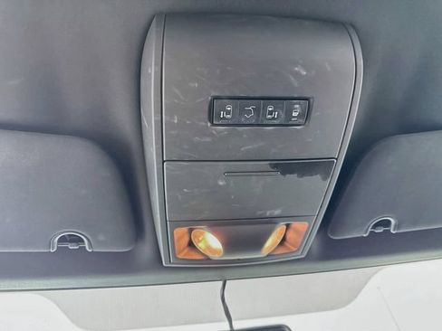 Used 2017 Dodge Grand Caravan SXT FWD image 17