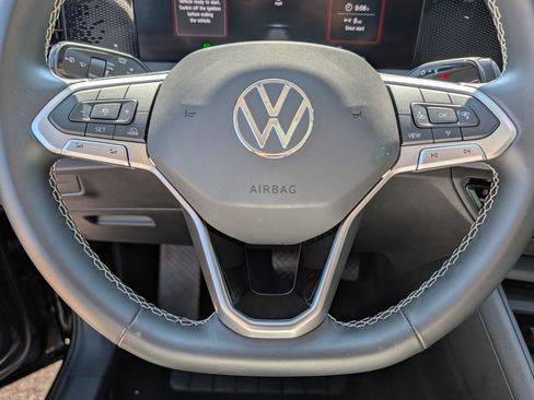 Certified 2025 Volkswagen Tiguan SE w/ Panoramic Sunroof Package AWD/4WD image 25