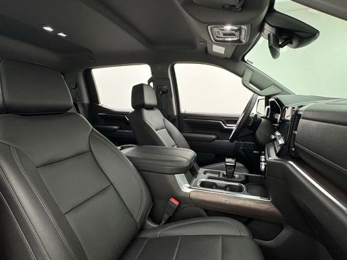 Used 2024 GMC Sierra 1500 SLT w/ SLT Premium Plus Package AWD/4WD image 39