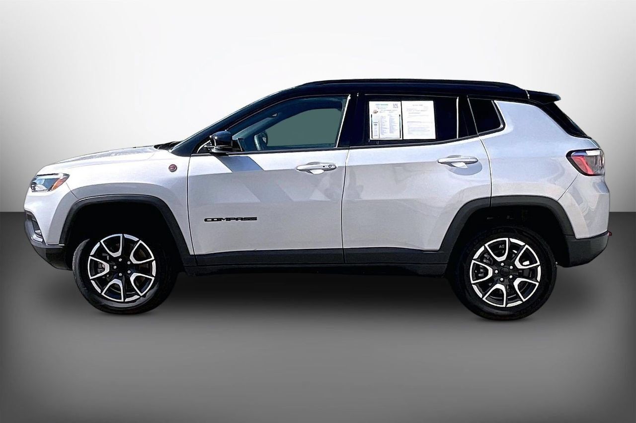 Certified 2024 Jeep Compass Trailhawk AWD/4WD image 5