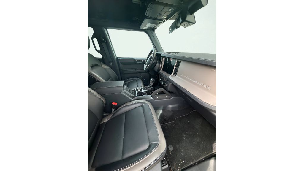 Used 2025 Ford Bronco Outer Banks w/ Sasquatch Package AWD/4WD image 14