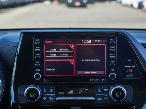 Used 2021 Toyota Highlander LE image 15