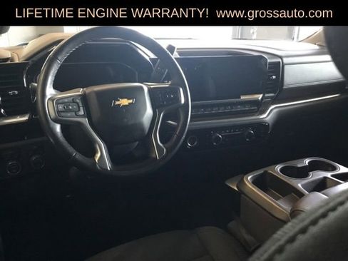 Used 2022 Chevrolet Silverado 1500 LT AWD/4WD image 3