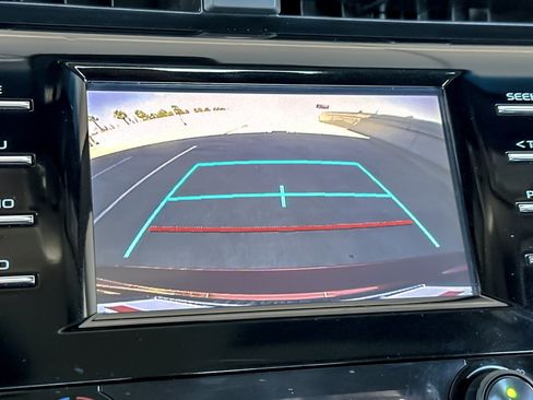 Certified 2018 Toyota Camry SE FWD image 17