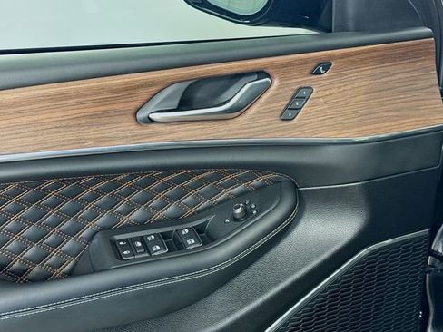 Used 2025 Jeep Grand Cherokee L Summit w/ Obsidian Package AWD/4WD image 18