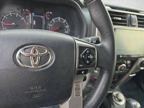 Used 2020 Toyota 4Runner SR5 AWD/4WD image 19