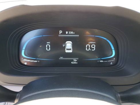 Certified 2025 Hyundai Venue SEL image 20