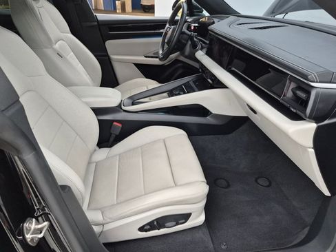 Used 2025 Porsche Macan 4S Electric AWD/4WD image 21