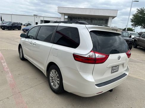 Used 2017 Toyota Sienna XLE FWD image 4