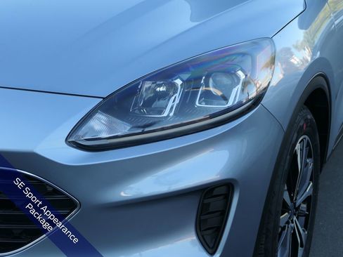 Used 2022 Ford Escape SE w/ SE Sport Appearance Package image 10