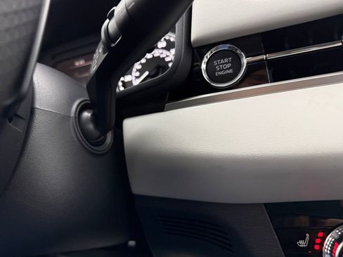 New 2025 Mitsubishi Outlander SE image 30