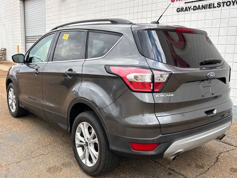 Used 2017 Ford Escape SE w/ Equipment Group 201A image 3
