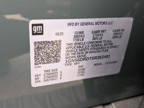 Used 2025 Chevrolet Suburban Z71 w/ Comfort Package image 40