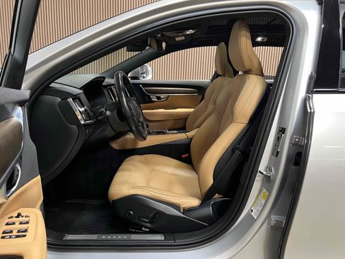 Used 2020 Volvo V90 T6 Cross Country AWD/4WD image 4
