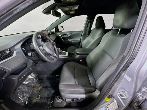 Used 2022 Toyota RAV4 SE w/ Weather & Moonroof Package image 14