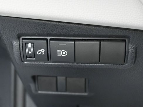 Used 2022 Toyota Corolla Cross L FWD image 16