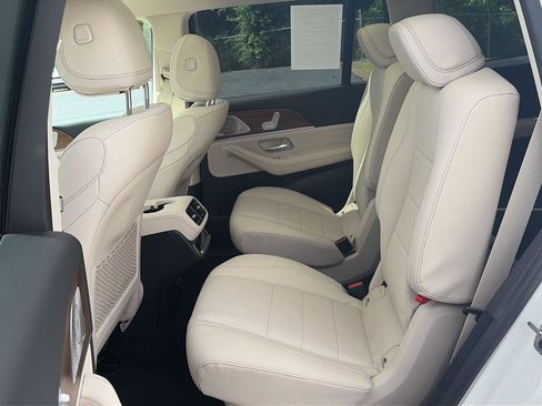 Used 2024 Mercedes-Benz GLS 450 4MATIC image 13