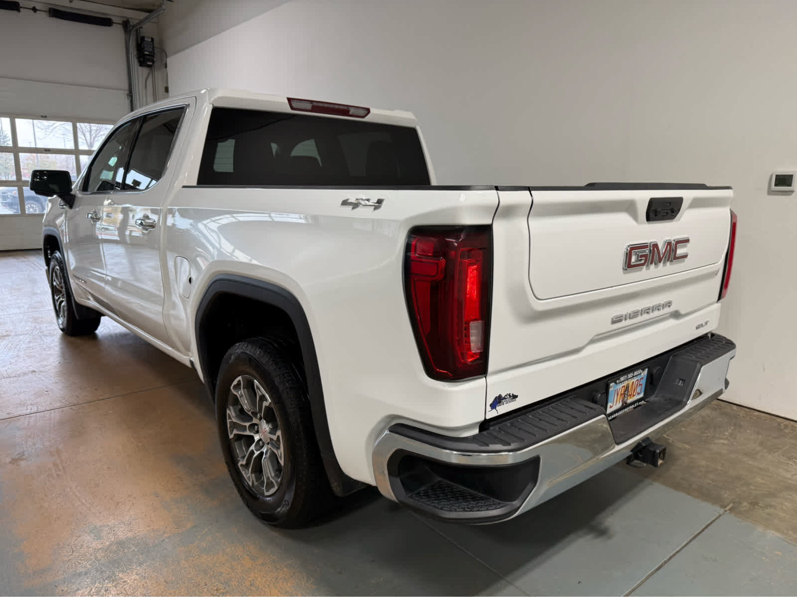 Used 2025 GMC Sierra 1500 SLT AWD/4WD image 3