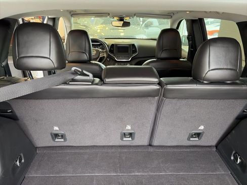 Used 2020 Jeep Cherokee Latitude Plus w/ Comfort/Convenience Group image 29