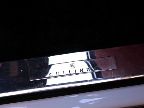 Used 2022 Rolls-Royce Cullinan w/ Cullinan Package image 9