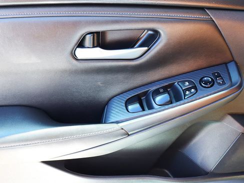 Used 2024 Nissan Sentra SV FWD image 40