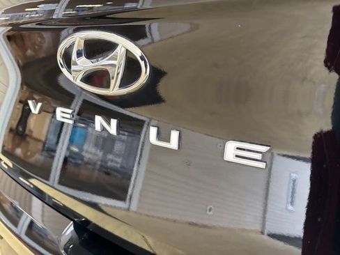 Used 2023 Hyundai Venue SEL image 30