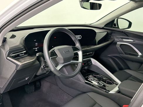 Certified 2025 Audi Q5 Premium w/ Convenience Package AWD/4WD image 4