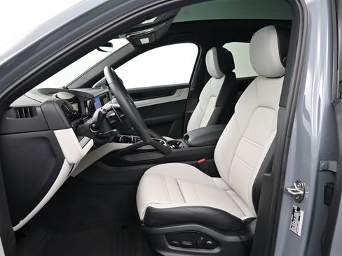 Used 2025 Porsche Cayenne Coupe image 5